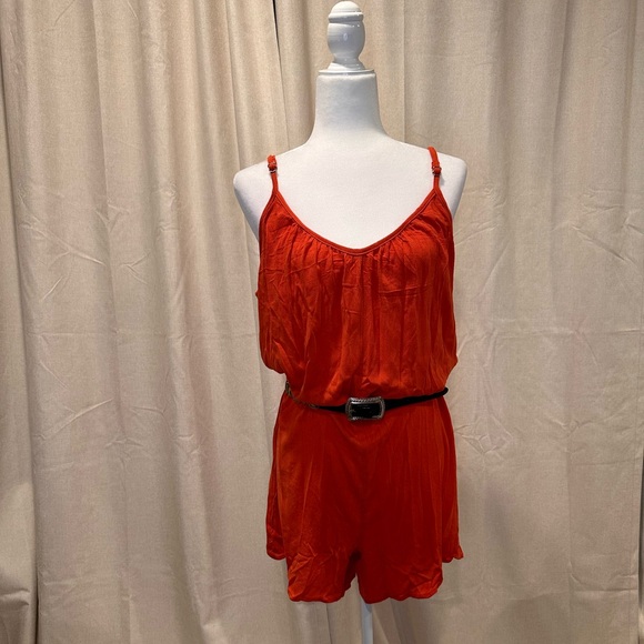 Pants - NWOT adjustable strap shorts romper / size 2XL